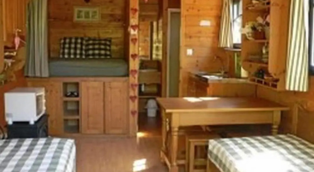 Les Roulottes de Maufront, Book Hotel Ouagne Morvan