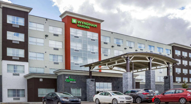 Четырёхместный номер Standard Wyndham Garden Edmonton Airport