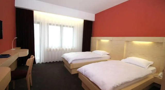 Двухместный номер Standard с балконом Hotel International Prishtina & Spa