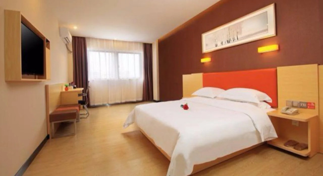7 Days Premium Shenzhen Pinghu Railway Station7 Days Premium Shenzhen Pinghu Railway Station
