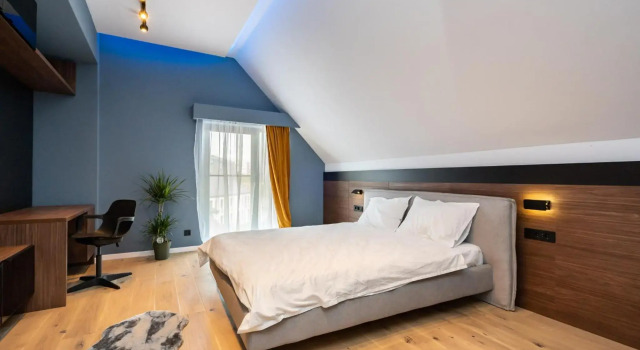 Sunflower- Designer 2R apartment near Piata Unirii with circular terrace, Prenota Appartamento Bucarest Muntenia