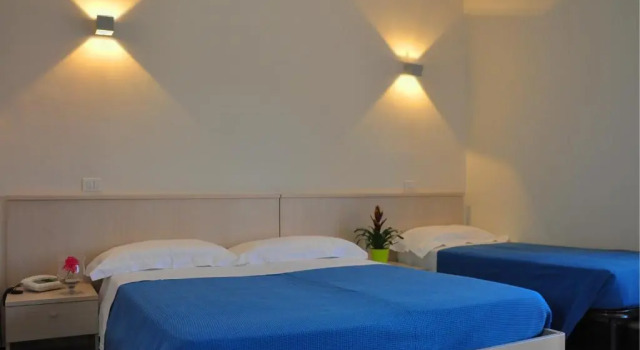 Трёхместный номер Standard с балконом и с видом на море Albergo Riviera Spineta