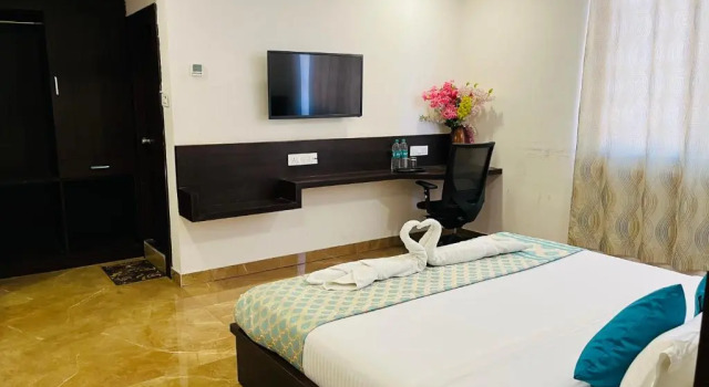 Полулюкс Hotel Elite By Signature Group