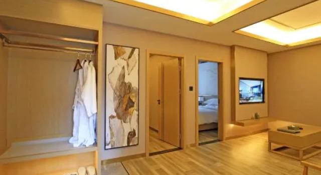 Семейный люкс Qinghuaigu Hotel