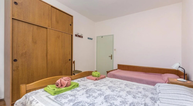 Beautiful Home in Lovrecica With Wifi and 2 Bedrooms
