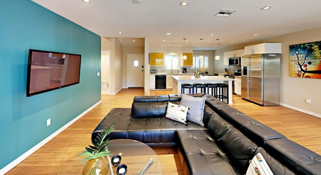 E Mariposa Home 4 Bedrooms 2 Bathrooms Home
