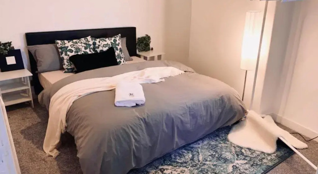 Modern & Luxurious Central Home - Free Parking