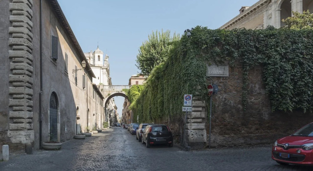 Via Giulia, Prenota Hotel Trastevere Roma