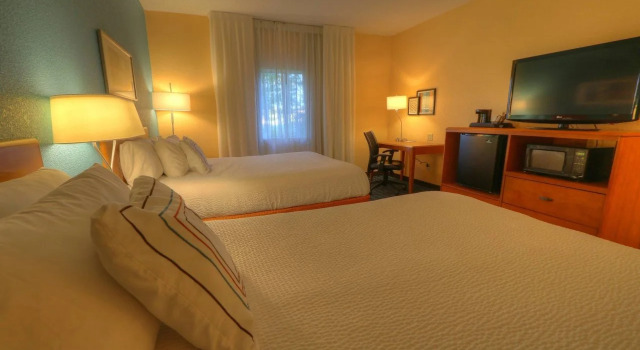 Fairfield Inn & Suites Mt. Pleasant, Prenota Hotel Mount Pleasant Michigan