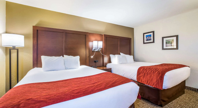 Четырёхместный номер Standard Comfort Inn & Suites Fairborn near Wright Patterson AFB