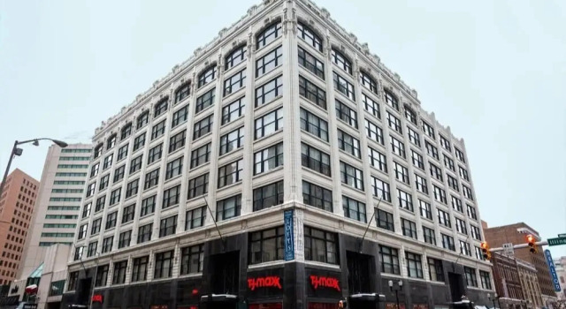 3BR CozySuites TheBlock-SkybridgeAccess2