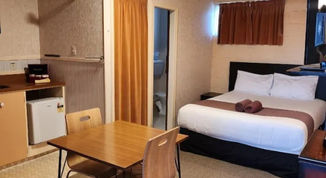 Студия Mayfair Court Motel