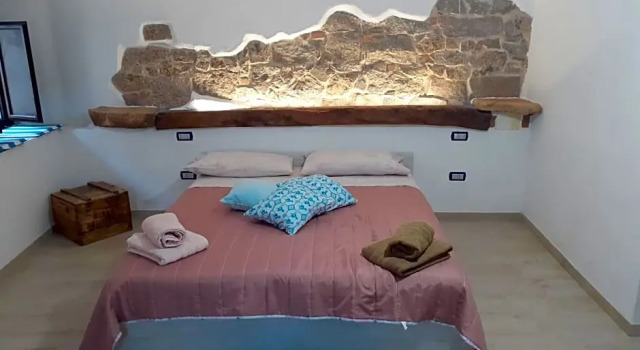 b&b il Portico Orgosolo, Book Bed and Breakfast Hoteller i Orgosolo med parkering, Parkering