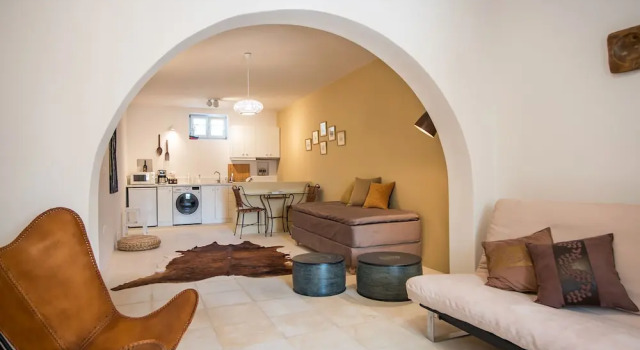 Eclectic island villa - gorgeous sea views, garden by VillaRentalsgr, Prenota Villa Ambelas Paro