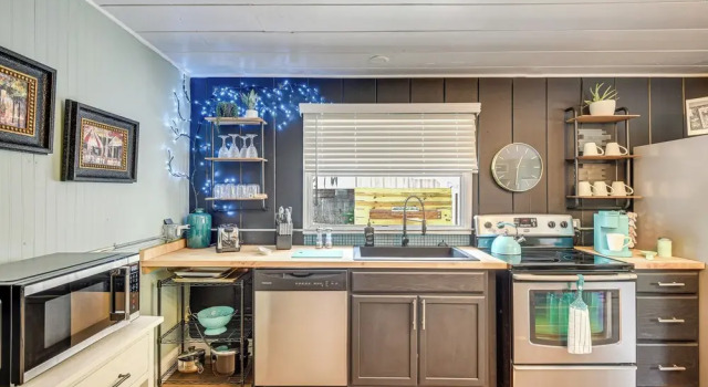 Коттедж Walk to Historic Dtwn: Sanford Home w/ Gas Grill!