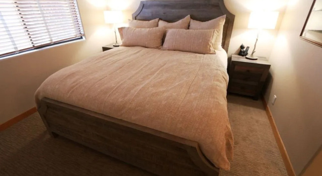 Mammoth West 137 Updated Deluxe Condo, Just A Short Walk to Canyon Lodge by RedAwning