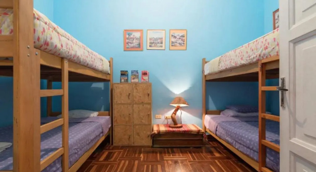 Кровать в общем номере (женский номер) Beraja Family Hostel