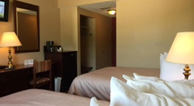 Четырёхместный номер Deluxe Travelodge by Wyndham Winnipeg Airport West