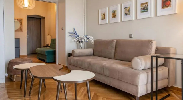 Luxurious 4 bdrm+3 bath Apt in the heart of Athens