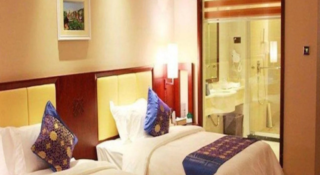 Liuzhou Sanjiangxian Dongxiangguo Hotel, Book Hotel Hoteller i Sanjiang med parkering, Parkering