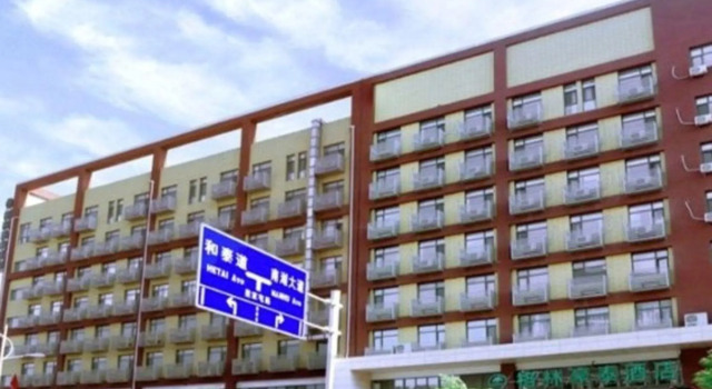 GreenTree Inn HeiBei Tangshan Nanhujindi Business Hotel, Book Hotel Hoteller i Tangshan med parkering, Parkering
