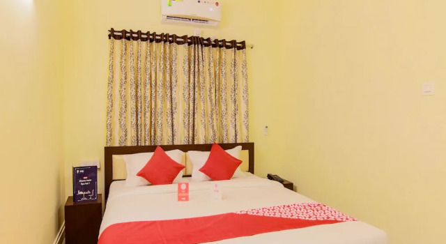 Oyo 13123 Srk Grand, Rezerwuj Hotel Hotele w Andhra Pradesh z parkingiem, Parking