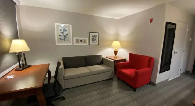 Четырёхместный люкс c 1 комнатой Country Inn & Suites by Radisson, Athens, GA