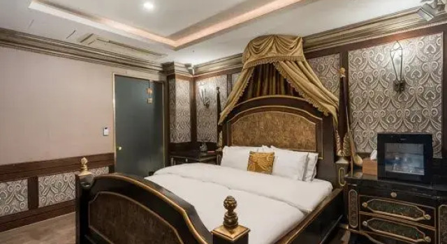 Люкс WIZ Hotel