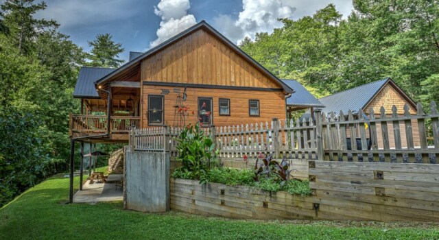 Smiling Goat by Escape to Blue Ridge, Boek Hotel Blue Ridge 
