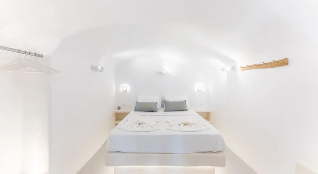 Kalamia Cave House