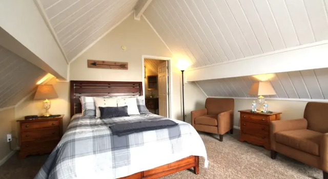 Люкс с балконом Sweetgrass Inn Bed & Breakfast