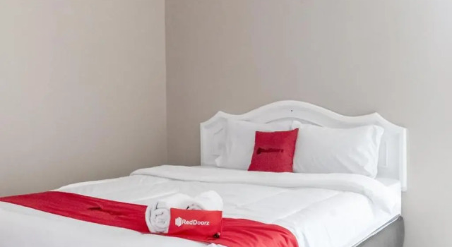 Standard Double room RedDoorz Plus near Tambun Station