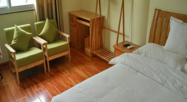 Guilin Lakeside Inn, Забронировать Отель Отели Гуйлинь с парковкой, рядом с Guilin Department Store, Парковка