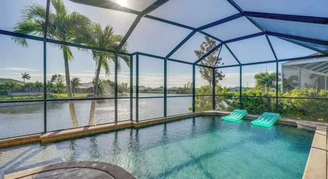 Коттедж On Canal: Luxe Cape Coral Oasis w/ Pool & Lanai!