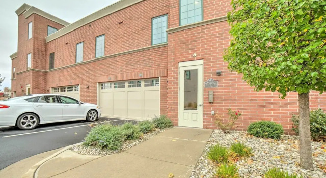 Luxe Manistee Condo w/ Balcony & River Views!, Buchen Sie Hotel Manistee Michigan