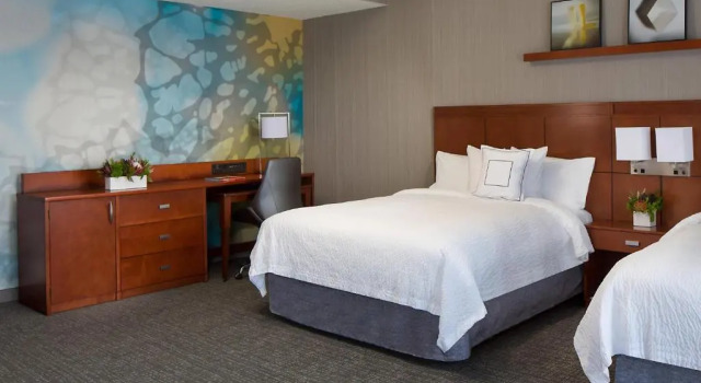 Полулюкс Courtyard Grand Rapids Downtown
