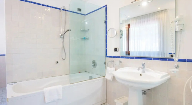 Трёхместный номер Standard с балконом Villa Poseidon -Boutique Hotel