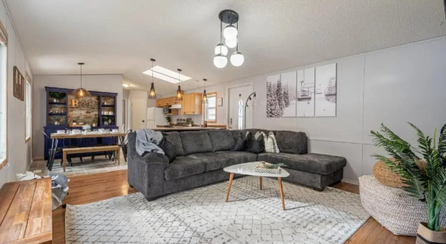 Mountain Time I Powderkeg I Firepit l King Bed, Buchen Sie Hotel Blairmore Crowsnest Pass