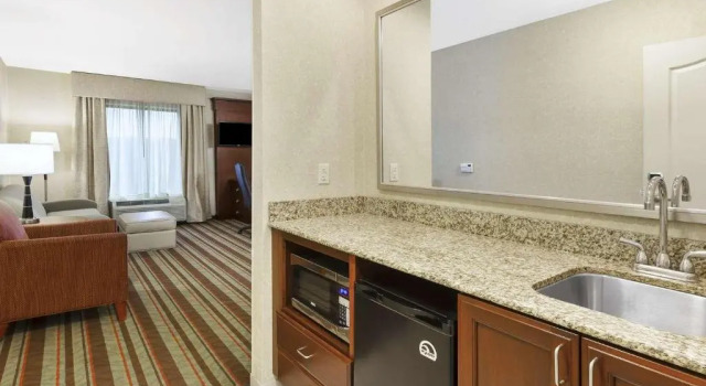 Студия Hampton Inn Detroit/Southgate