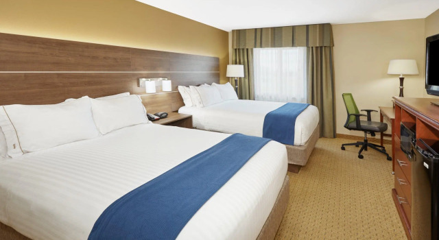 Четырёхместный номер Standard Holiday Inn Express Sheboygan-Kohler by IHG