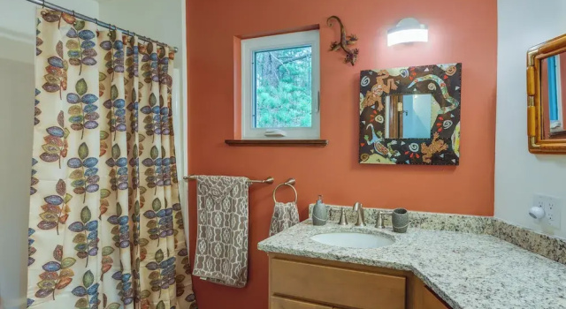 Коттедж с 2 комнатами Angel Fire Home w/ Deck ~ 3 Mi to Ski Resort!