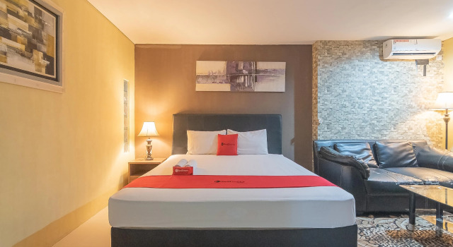 Люкс RedDoorz Plus near Sepinggan Airport 3 Balikpapan