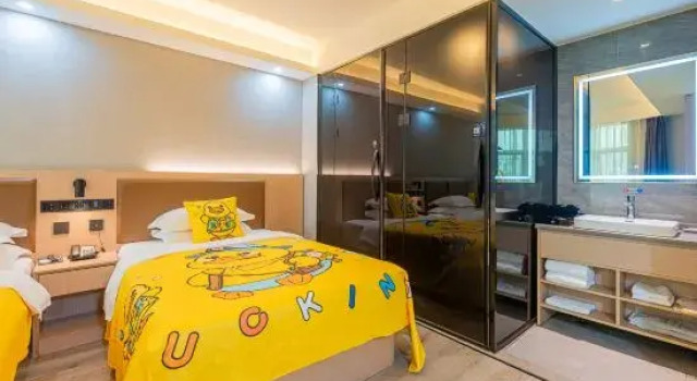 Люкс GreenTree Inn Express Hotel (Tongde Kunming Shopping Center Baiyun Road Subway Station)