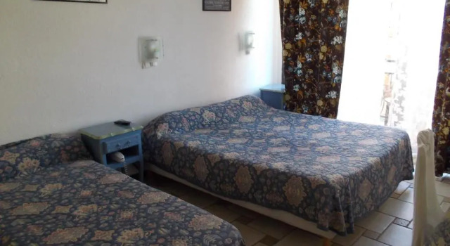 Трёхместный номер Standard с видом на сад Hôtel Les Alizés