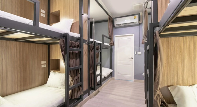 Sookjai Cafe And Hostel by OYO Rooms, Забронировать Хостел Хостелы Чиангмай, рядом с Chiang Mai Gate Market, Хостел