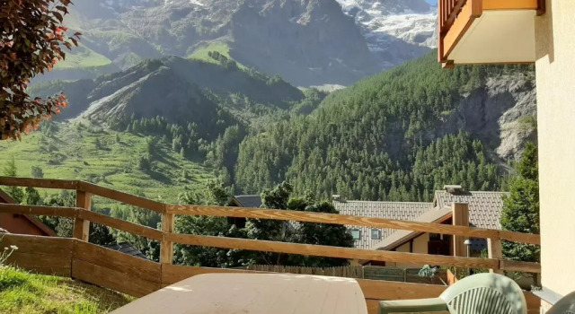 Апартаменты c 1 комнатой с красивым видом из окна Mountain Lodge in Alps-chez Philippe, Panoramic-Village, Renting, view over Glaciers