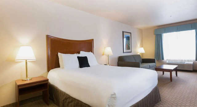 Двухместный семейный люкс Red Lion Inn & Suites McMinnville