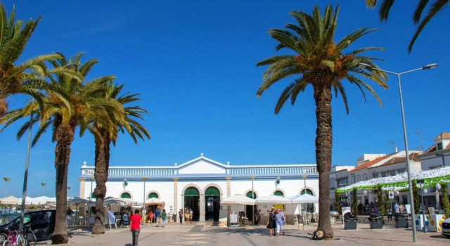 Stylish Apartment in Tavira Centre with Shared Pool