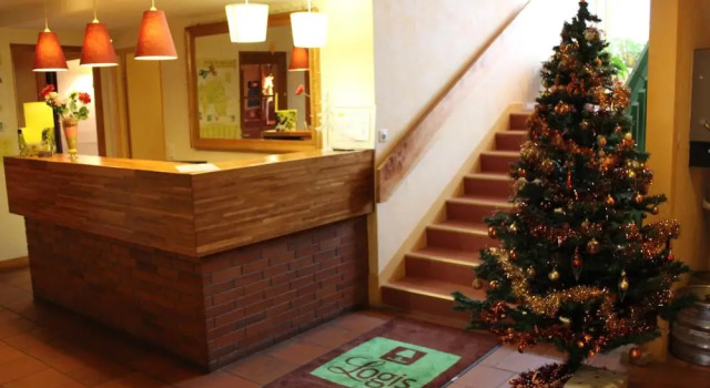 Les Provinciales Hotel & Restaurent, Prenota Hotel Arpajon-sur-Cere Cantal