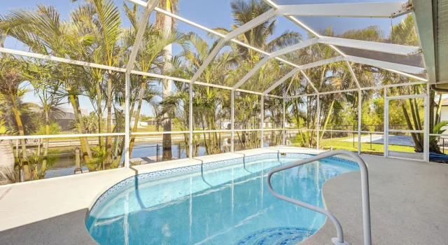 Коттедж Patio, Dock + Canal Access: Cape Coral Home!